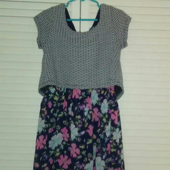 Dress - Picture 1 of 2